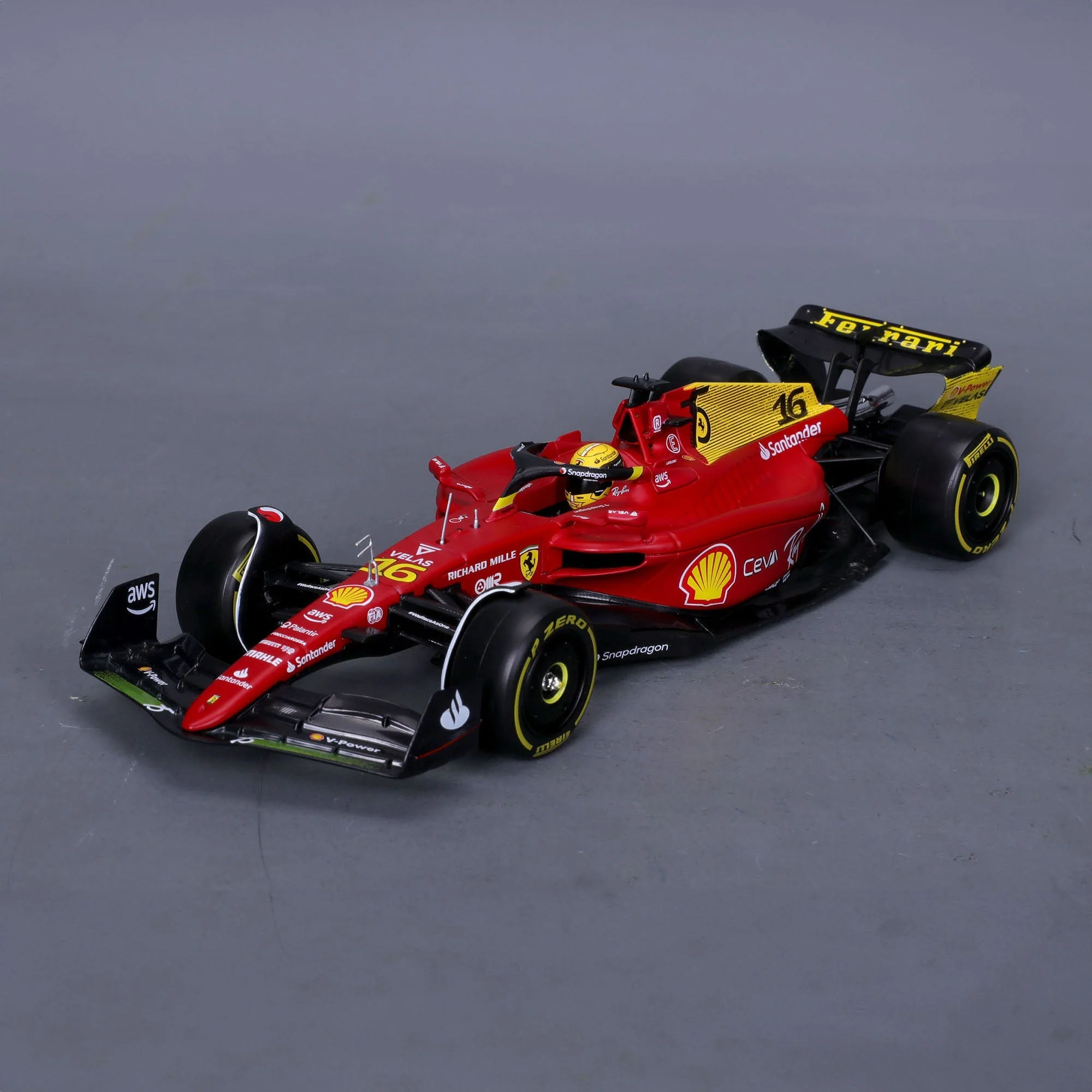 Bburago 1:24 Ferrari Racing 2022 F1 75 Leclerc #16 - Image 8