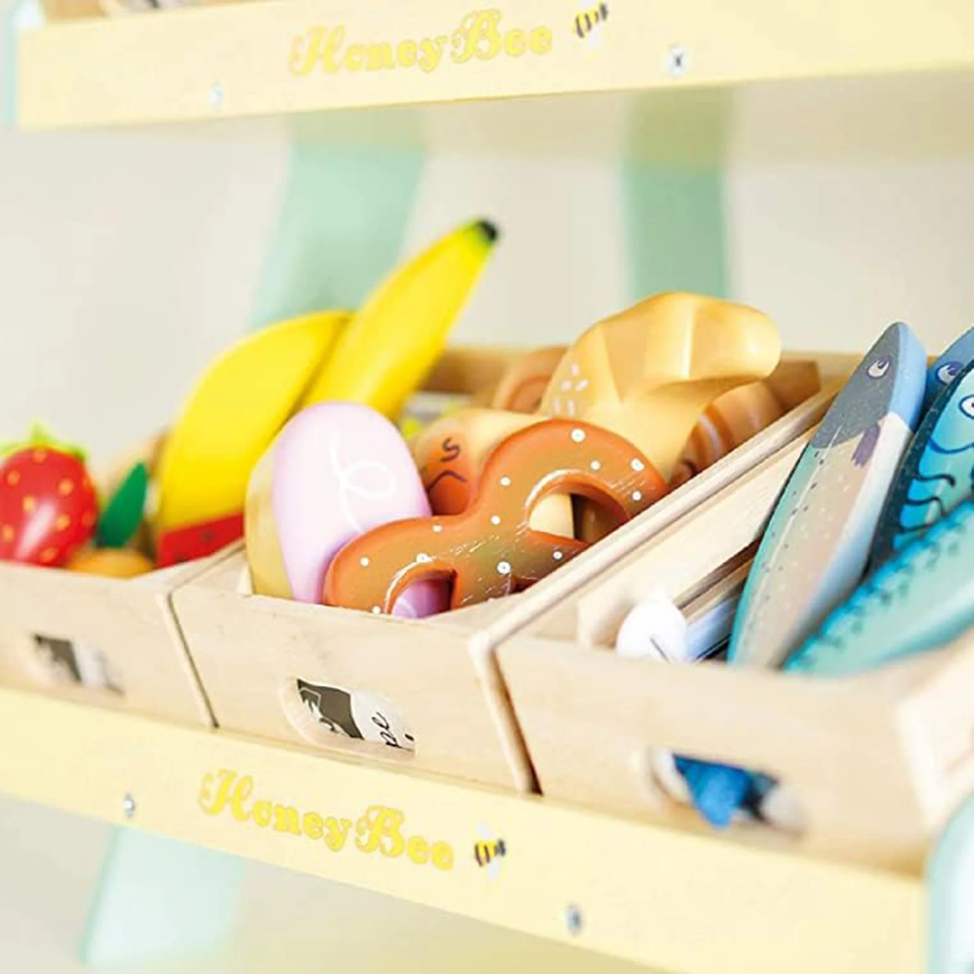 Le Toy Van Honeybake Smoothie Fruit in Crate - Image 4