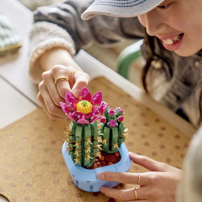 LEGO Botanicals Flowering Cactus - Image 4