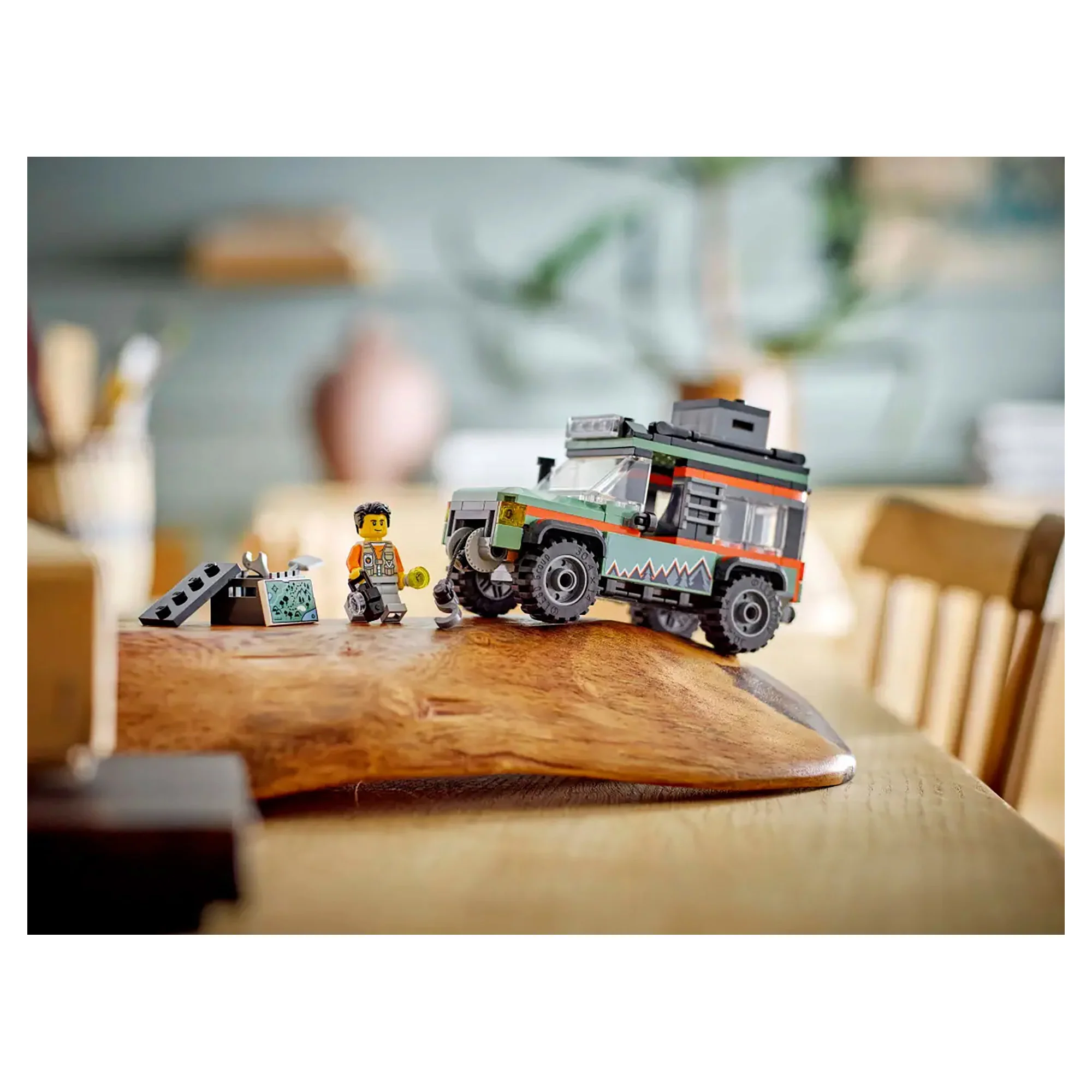 LEGO City Off-Road 4x4 Mountain Truck 60447 - Image 11