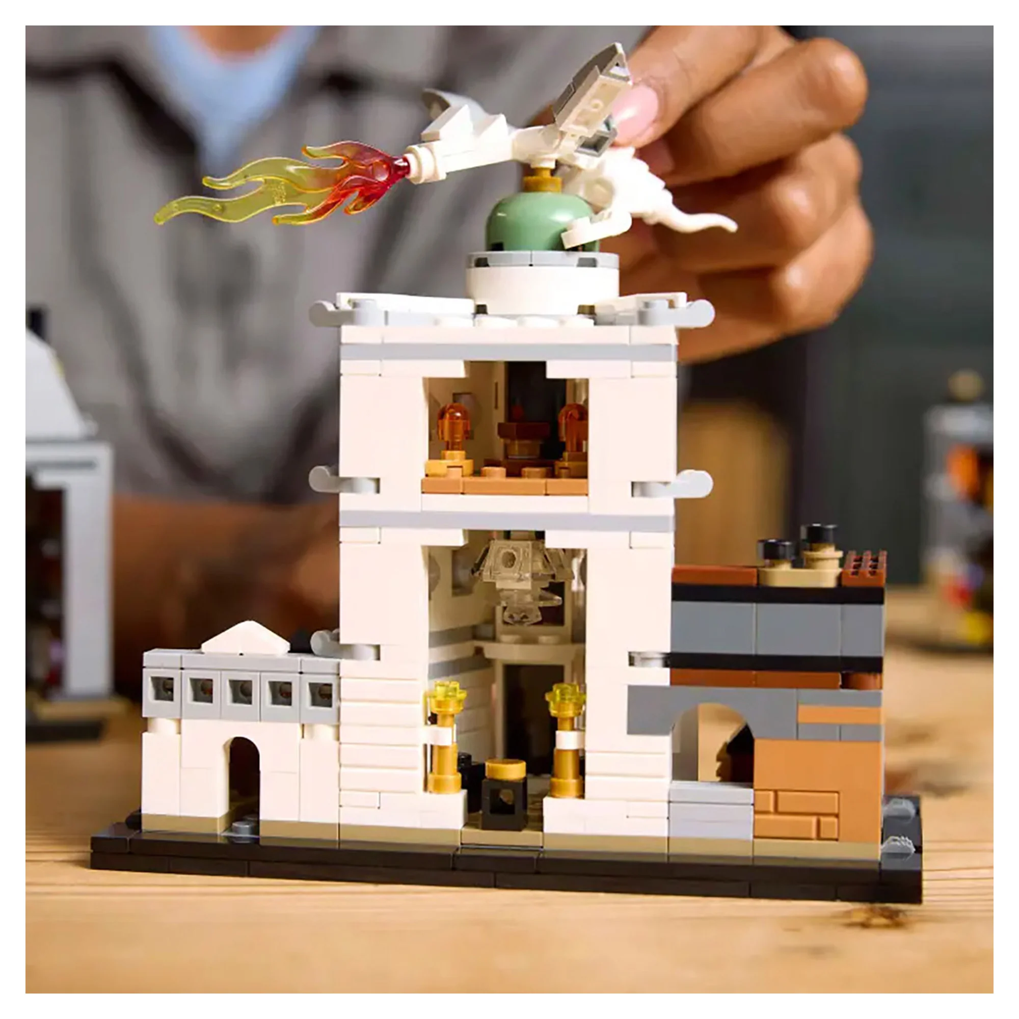 LEGO Harry Potter Diagon Alley Wizarding Shops 76444 - Image 9