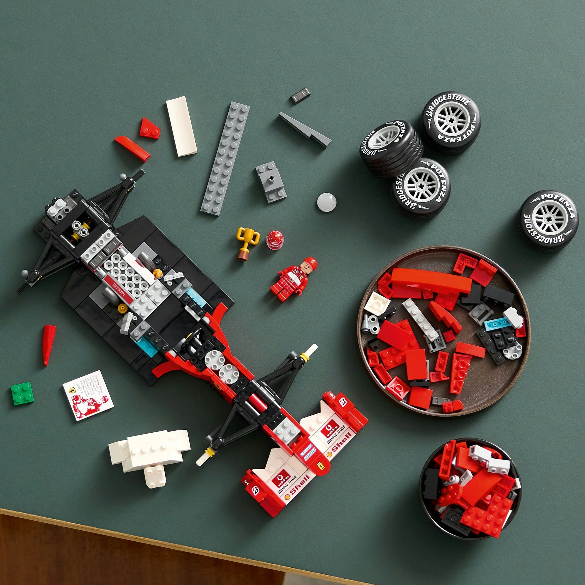 LEGO Icons Ferrari F2004 & Michael Schumacher - Image 5