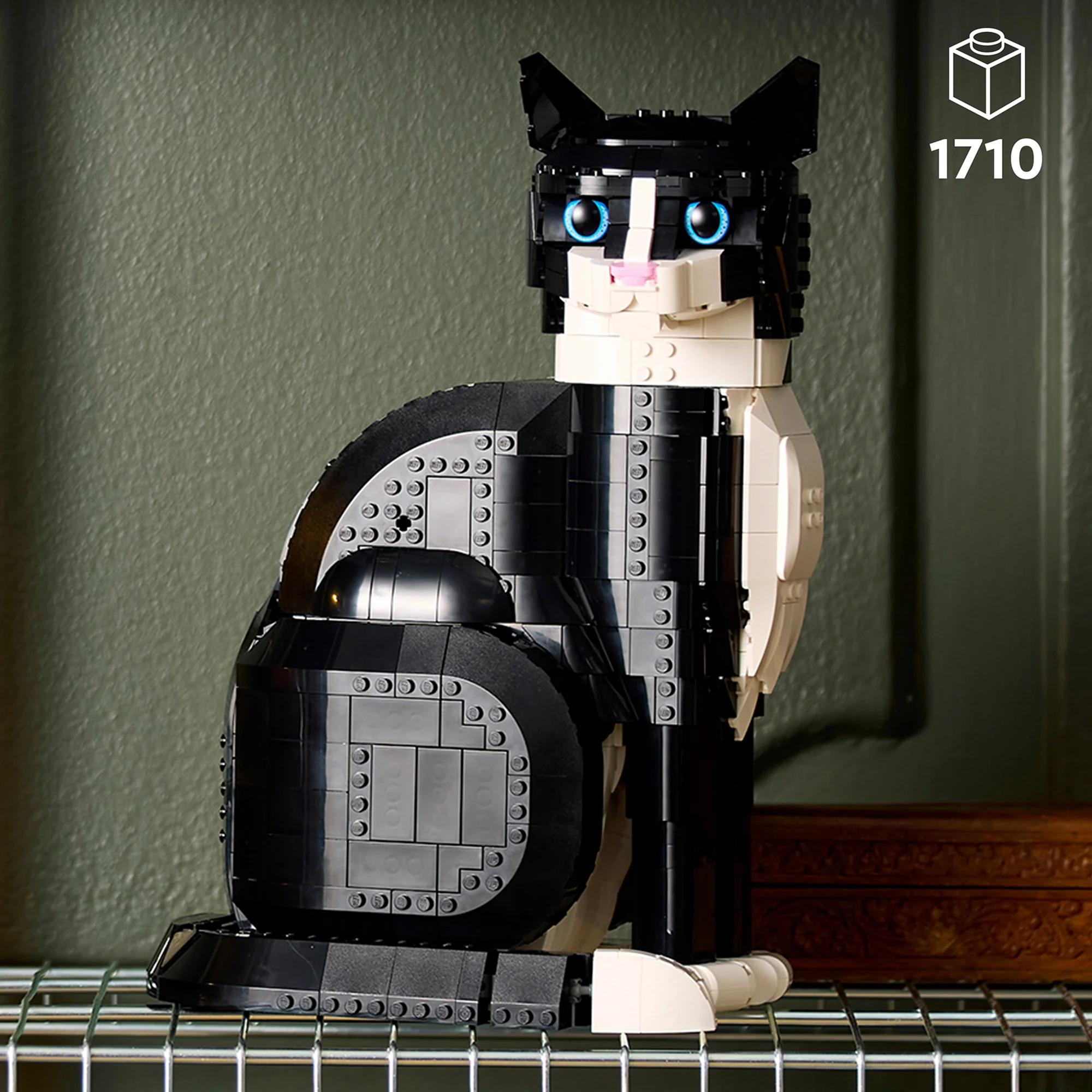 LEGO Ideas Tuxedo Cat 21349 (1710-pieces) - Image 5