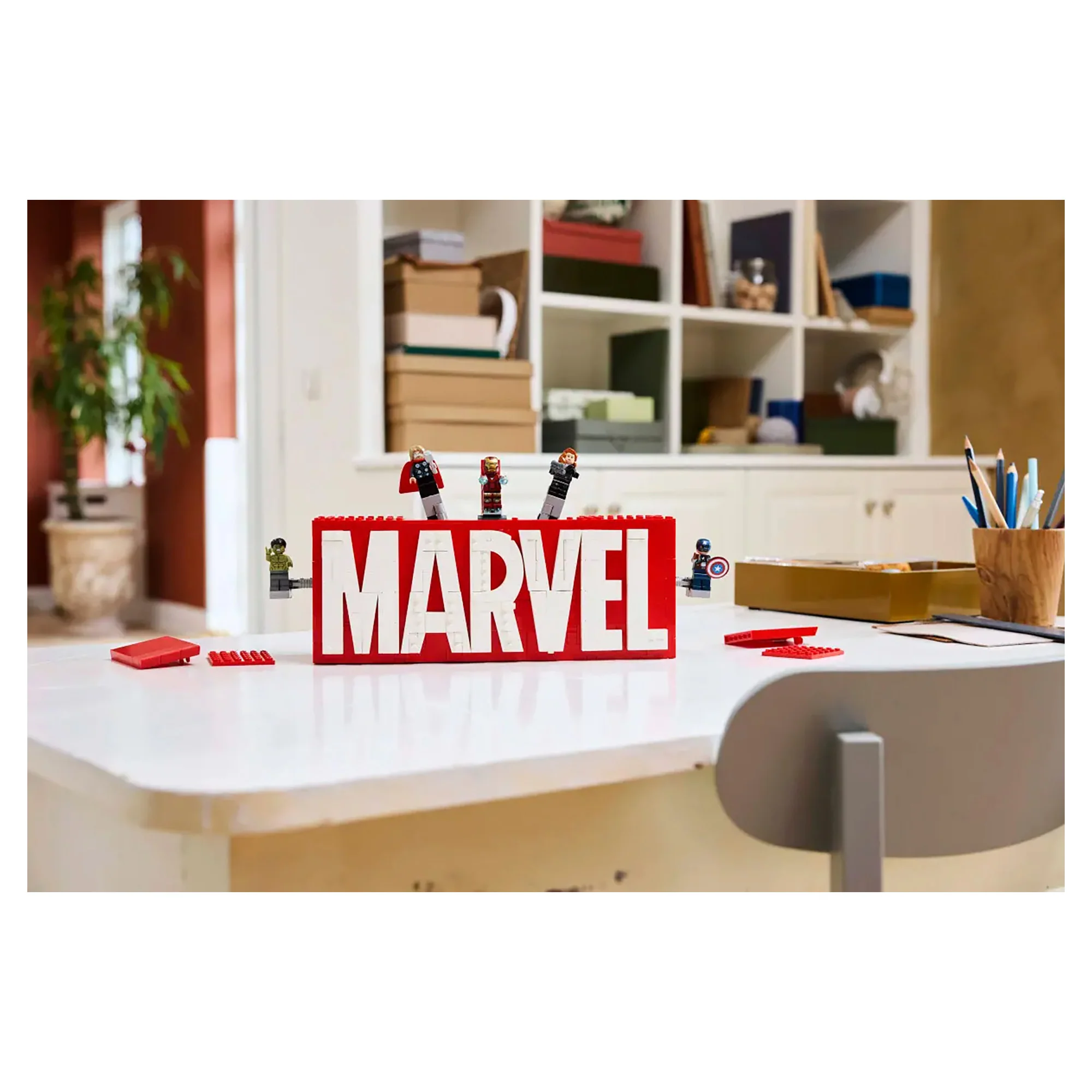 LEGO Marvel Logo & Minifigures 76313 - Image 9