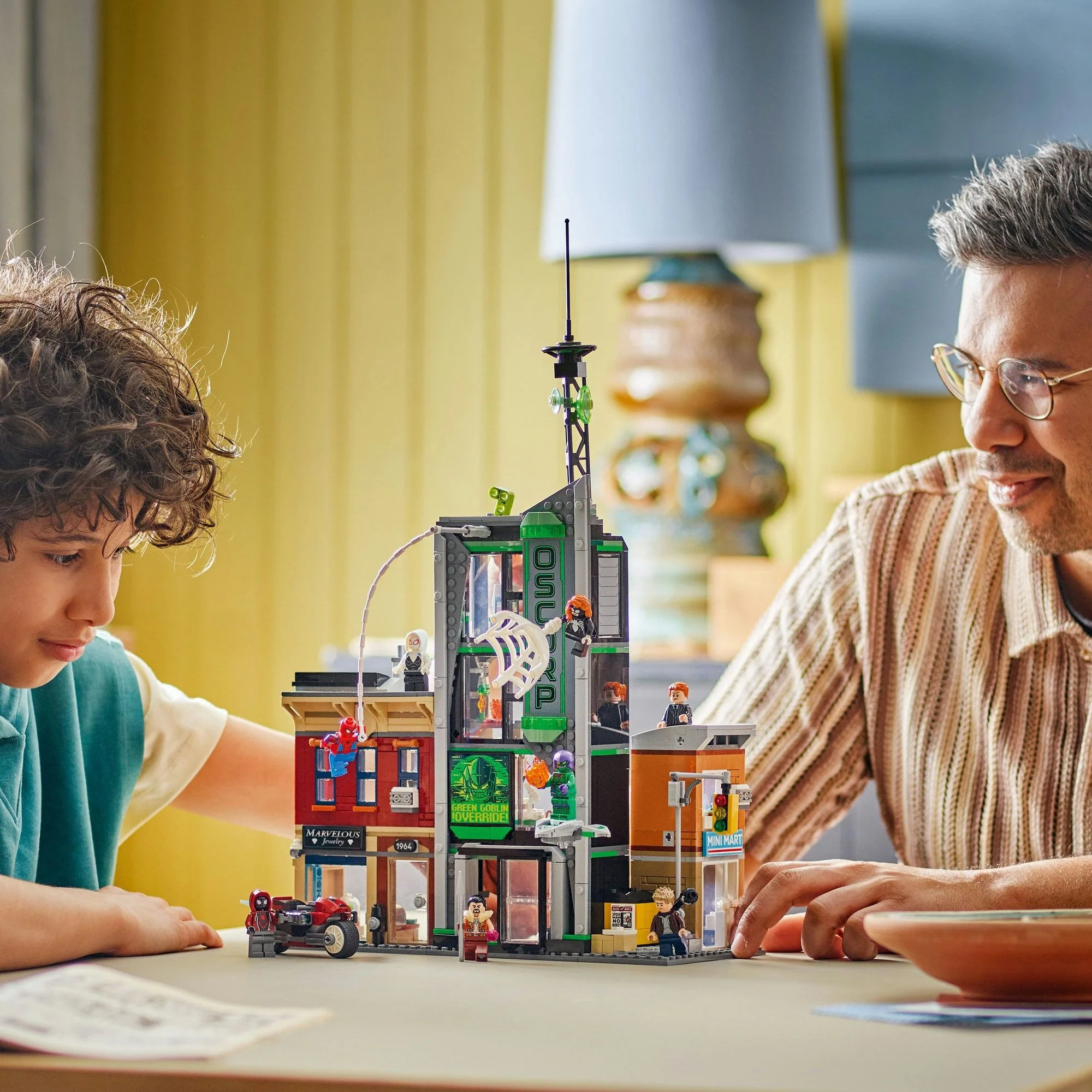 LEGO Marvel Spider-Man vs Oscorp 76324 - Image 6