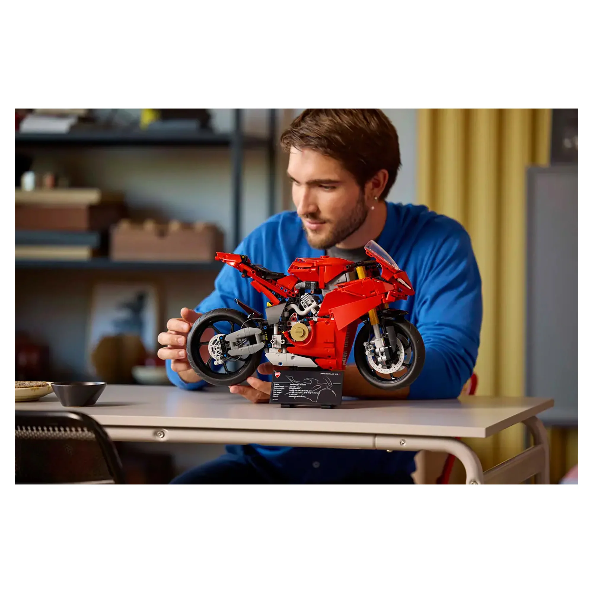 LEGO Technic Ducati Panigale V4 S Motorcycle 42202 - Image 6