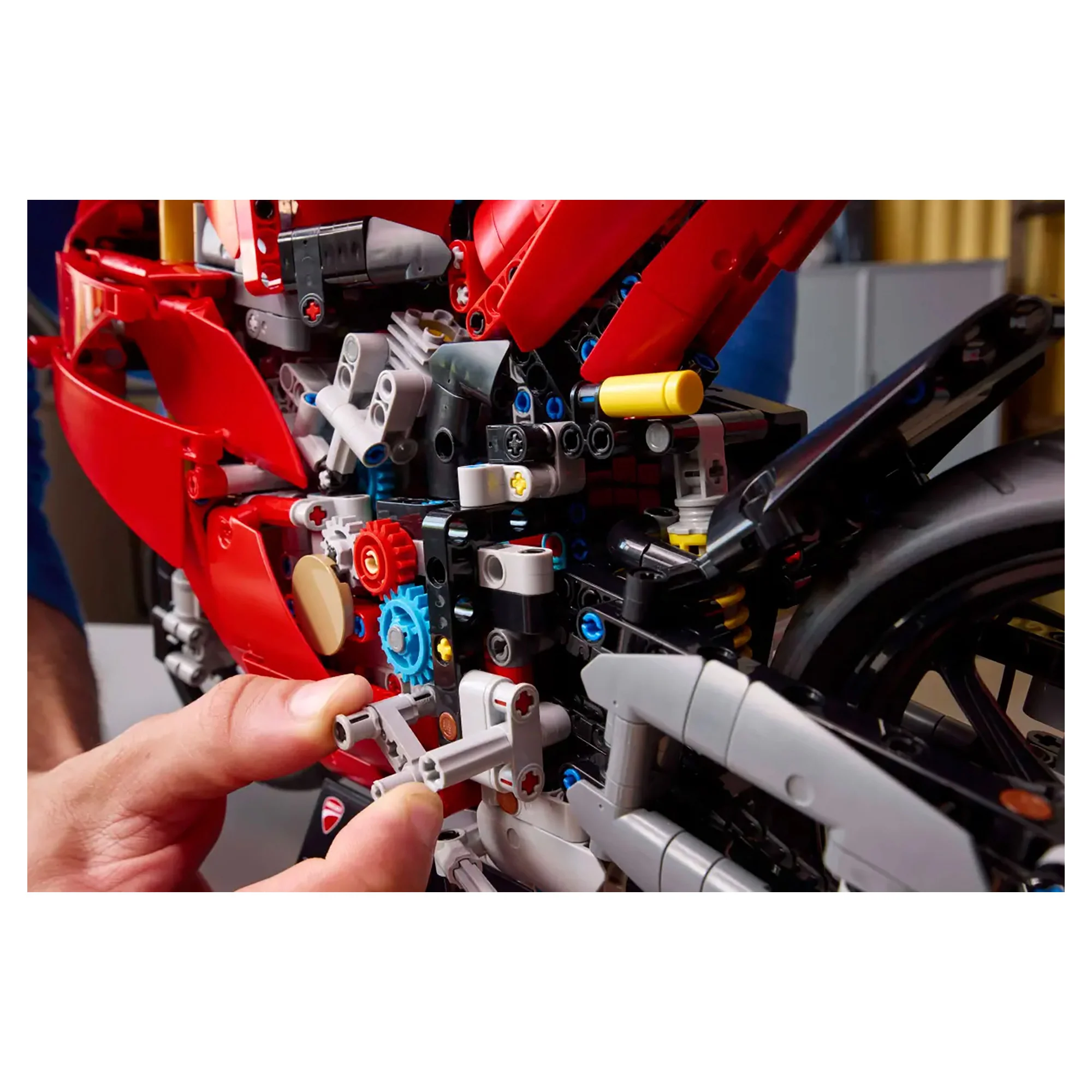 LEGO Technic Ducati Panigale V4 S Motorcycle 42202 - Image 7