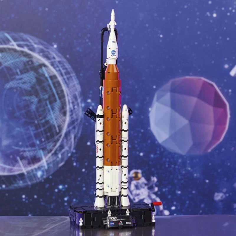 LEGO Technic NASA Artemis Space Launch System Rocket - Image 4