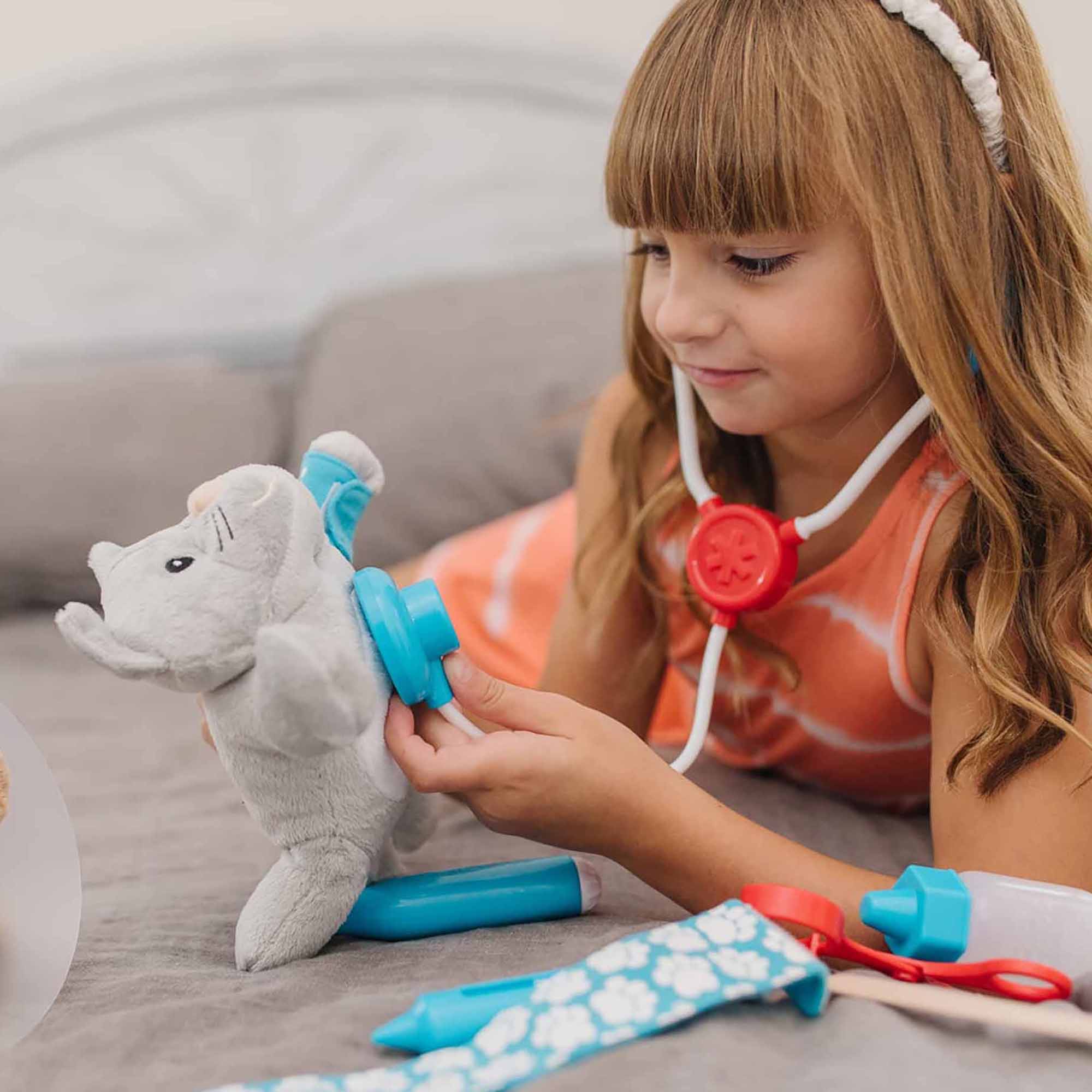 Melissa & Doug Examine & Treat Pet Vet Play Set - Image 5